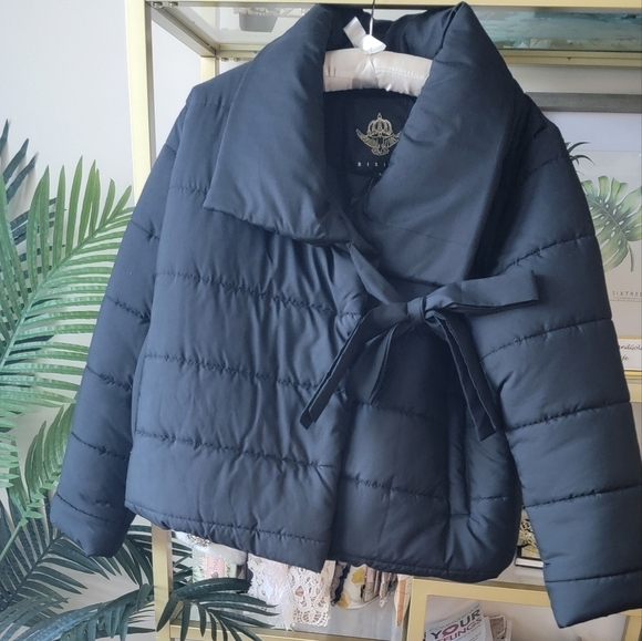 NWT Nasty Gal Cropped Puffer Jacket in Black - Women's Size Large - Picture 1 of 8